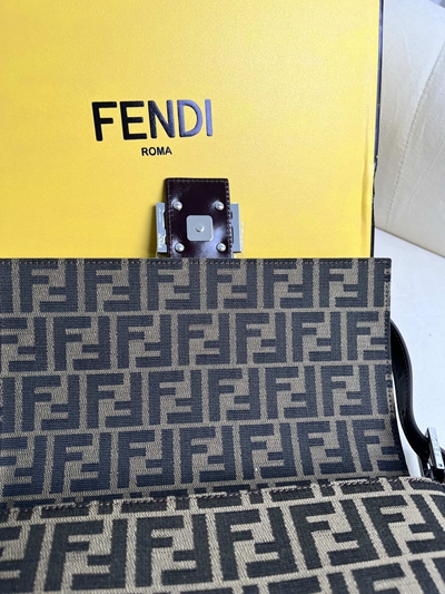 フェンディバッグ素材ディテール